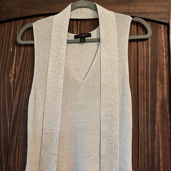 Petite NWOT Shimmer Belted V-neck Sweater Dress winter white - Picture 2 of 2